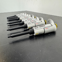 Thermo Fisher F1-ClipTip Single Channel Manual Pipette, 20-200 uL image 0